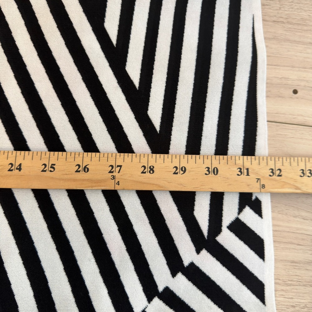 GUESS Bandage Dress Striped Bodycon Cutout Back Black‎ White Small Excellent - Picture 7 of 8